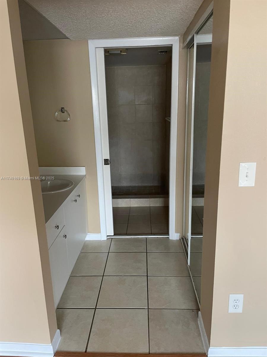 2212 Se 27th Dr 201-b Property Photo 18