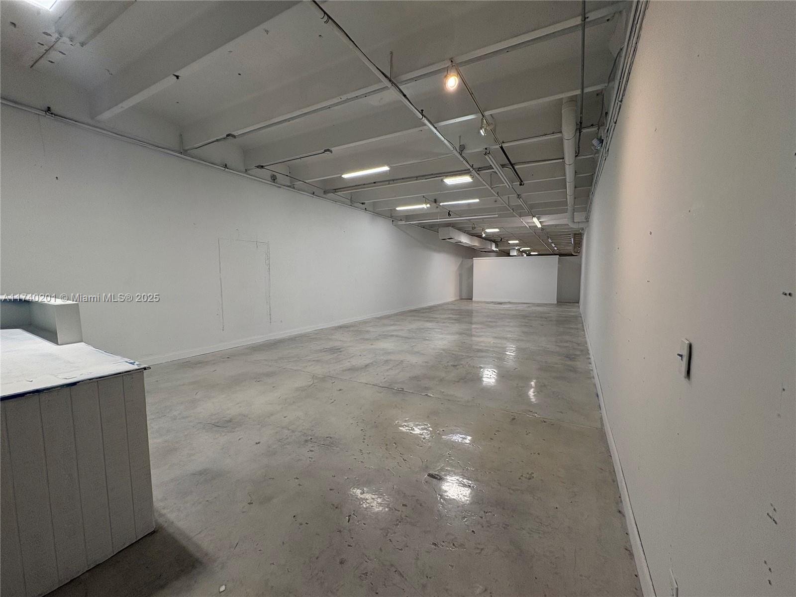 2401 Nw 5th Ave Property Photo 2