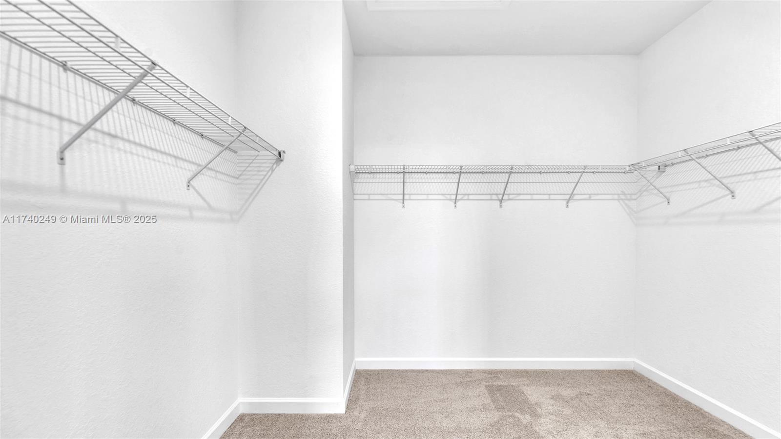 2400 Se 24 Drive Property Photo 10