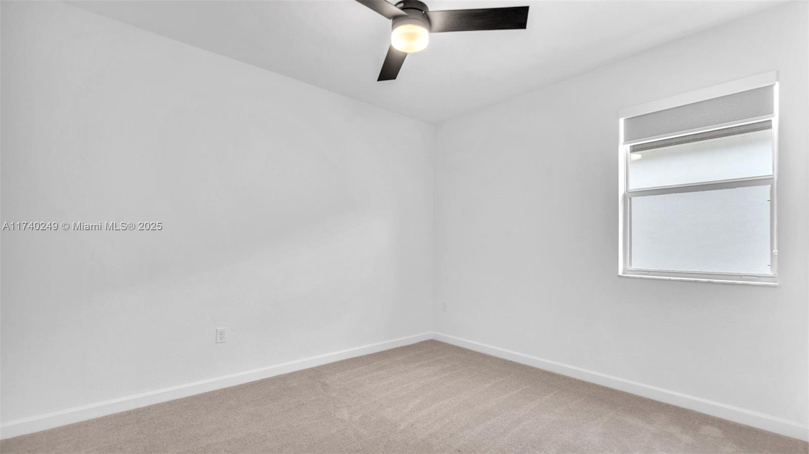 2400 Se 24 Drive Property Photo 14