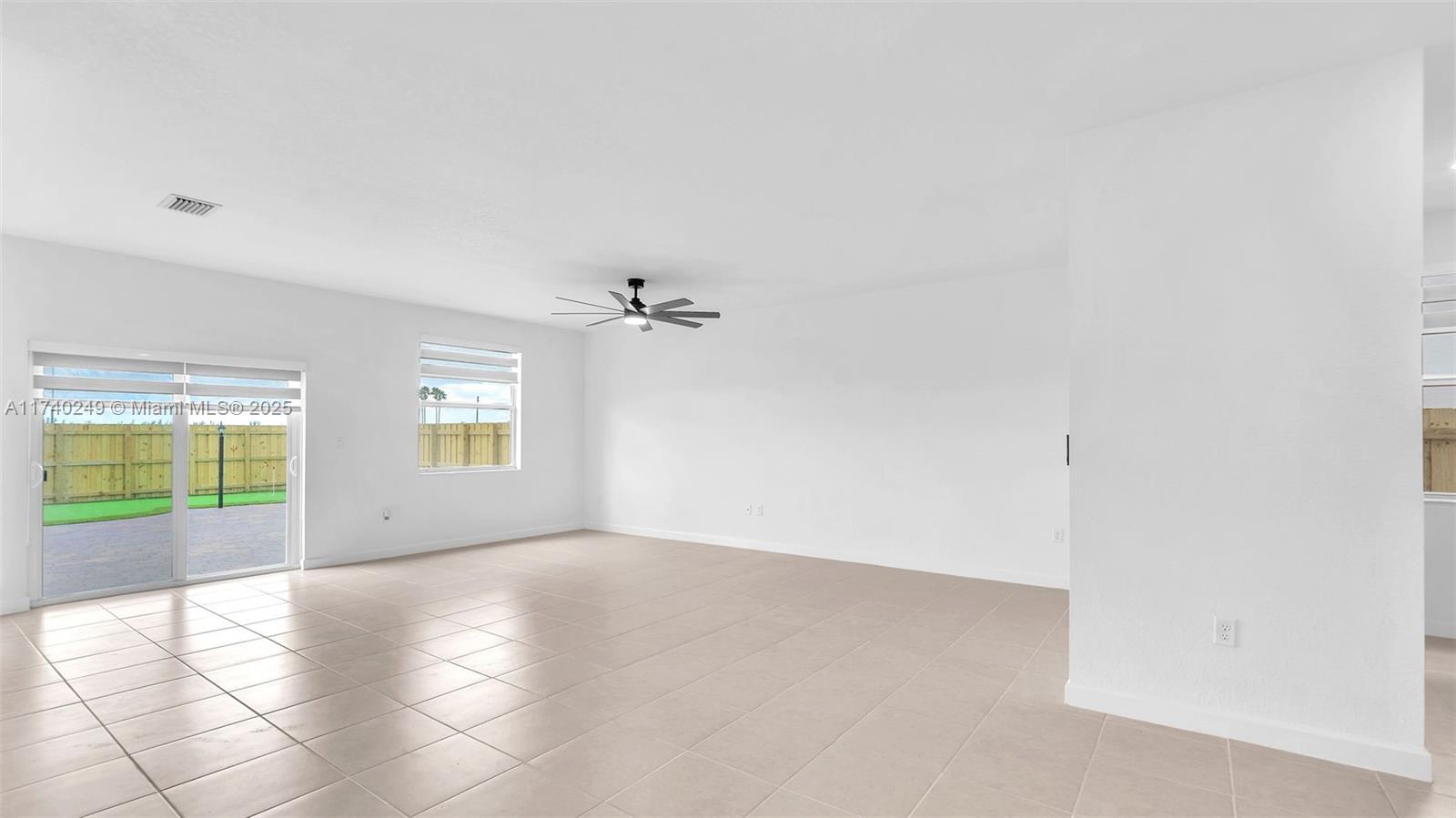2400 Se 24 Drive Property Photo 23