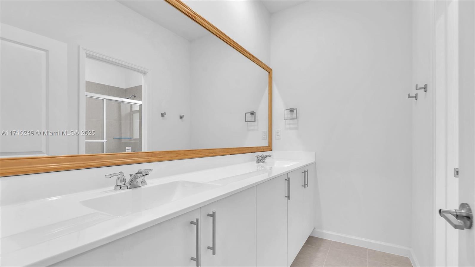 2400 Se 24 Drive Property Photo 36