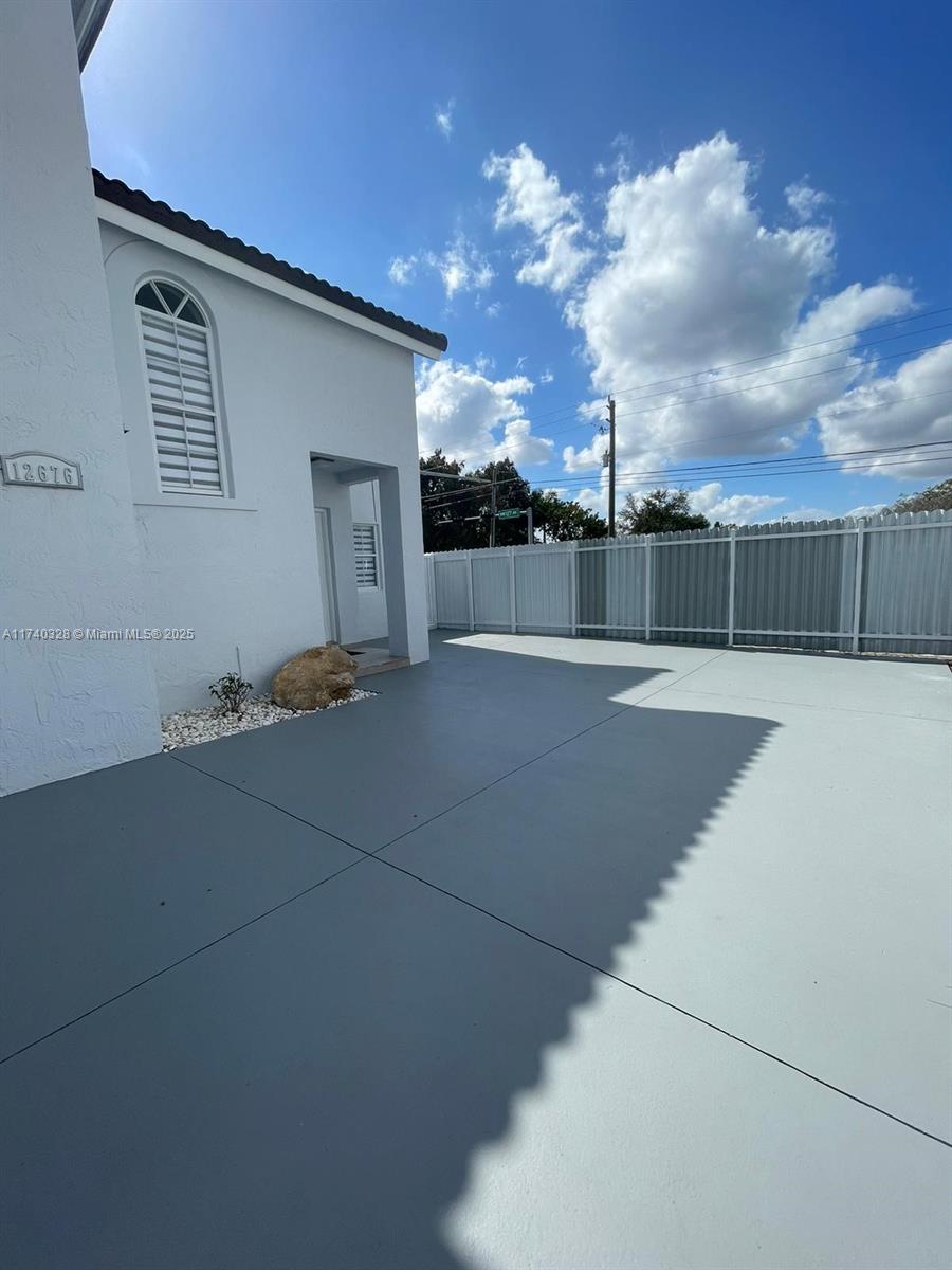 12676 Nw 7th Ln Property Photo 5