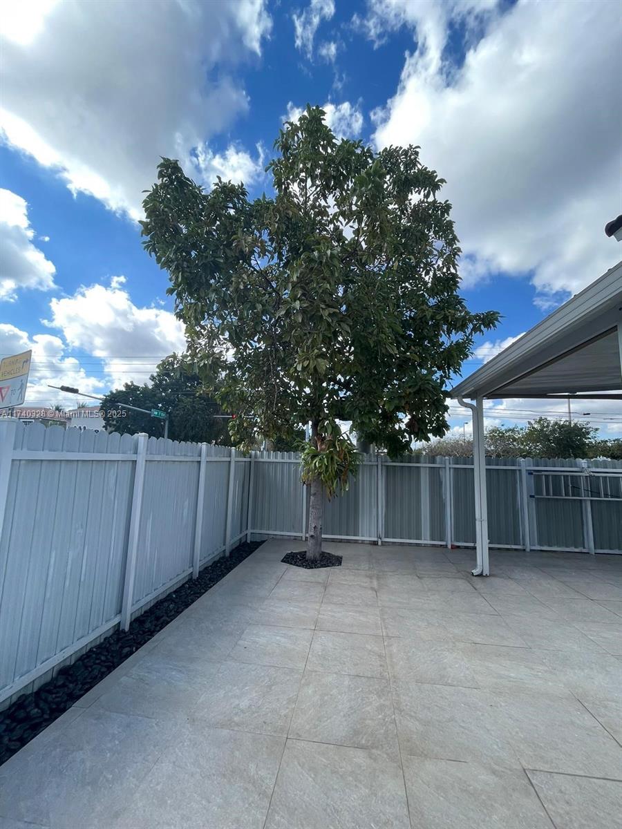 12676 Nw 7th Ln Property Photo 10