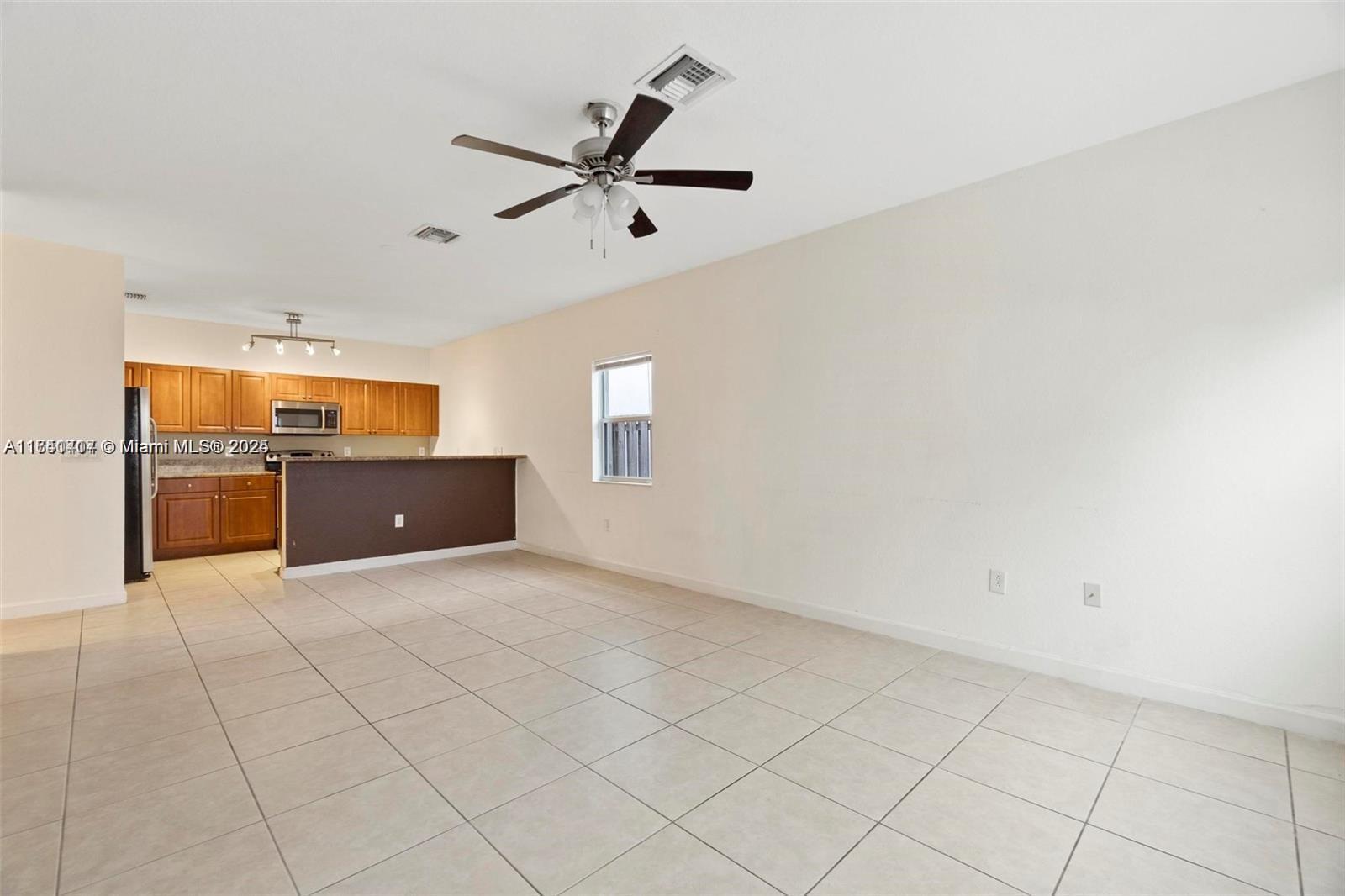 2849 Ne 1st Dr Property Photo 4