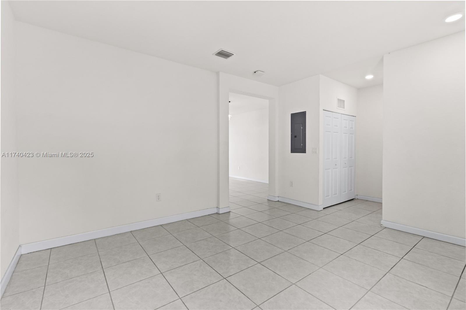 10611 W 33rd Ct 10611 Property Photo 4
