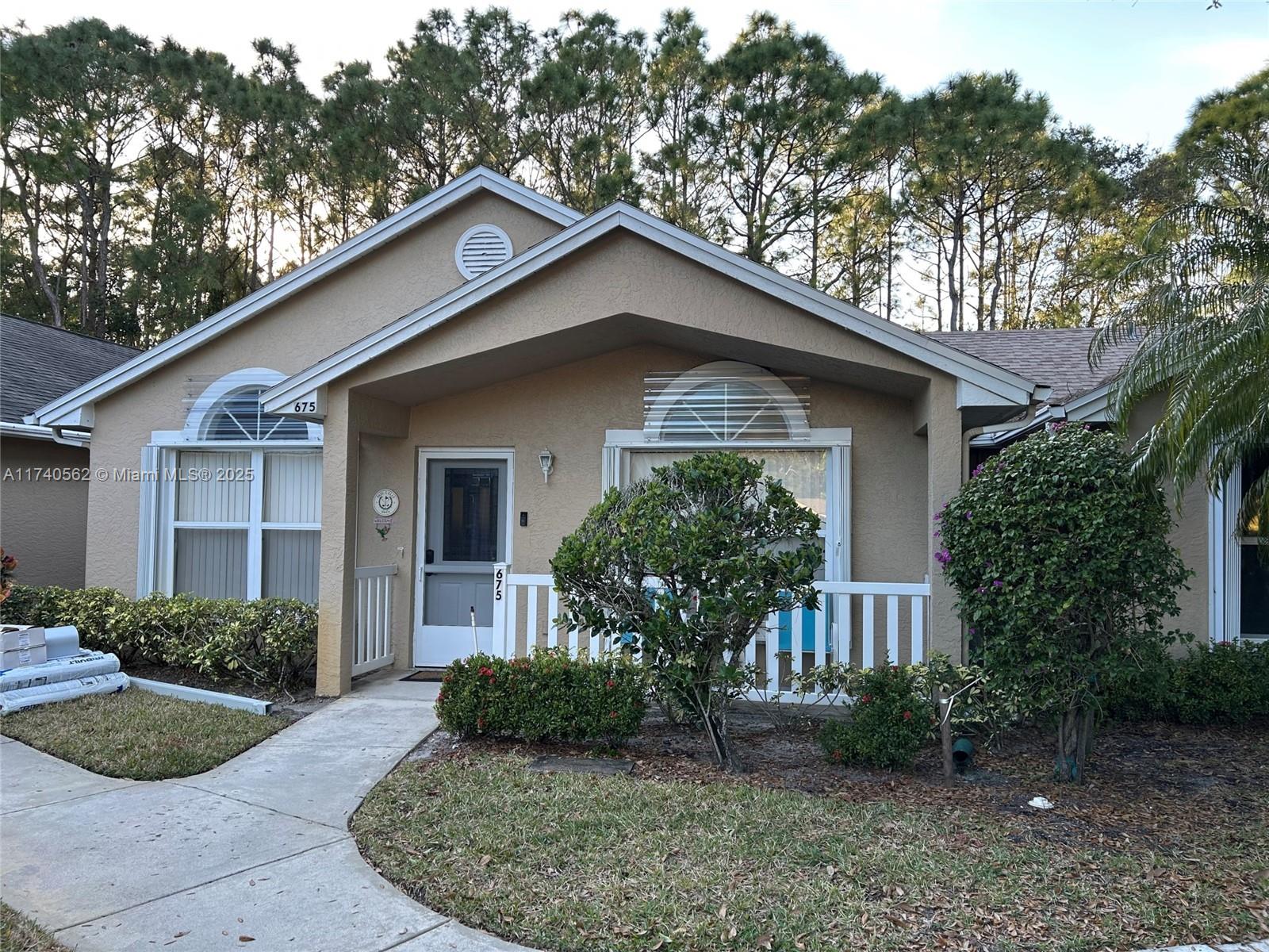 675 Nw San Remo Cir Property Photo 3