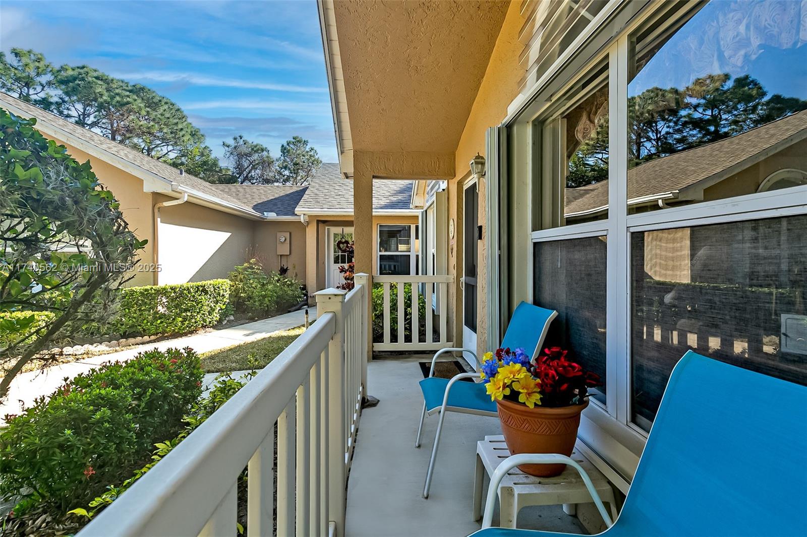 675 Nw San Remo Cir Property Photo 5
