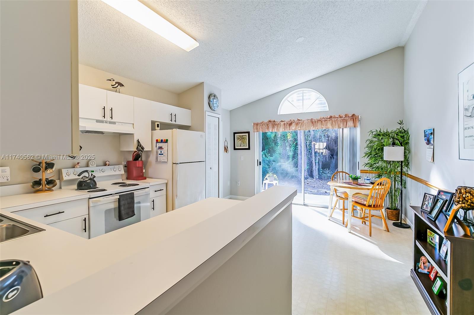 675 Nw San Remo Cir Property Photo 15
