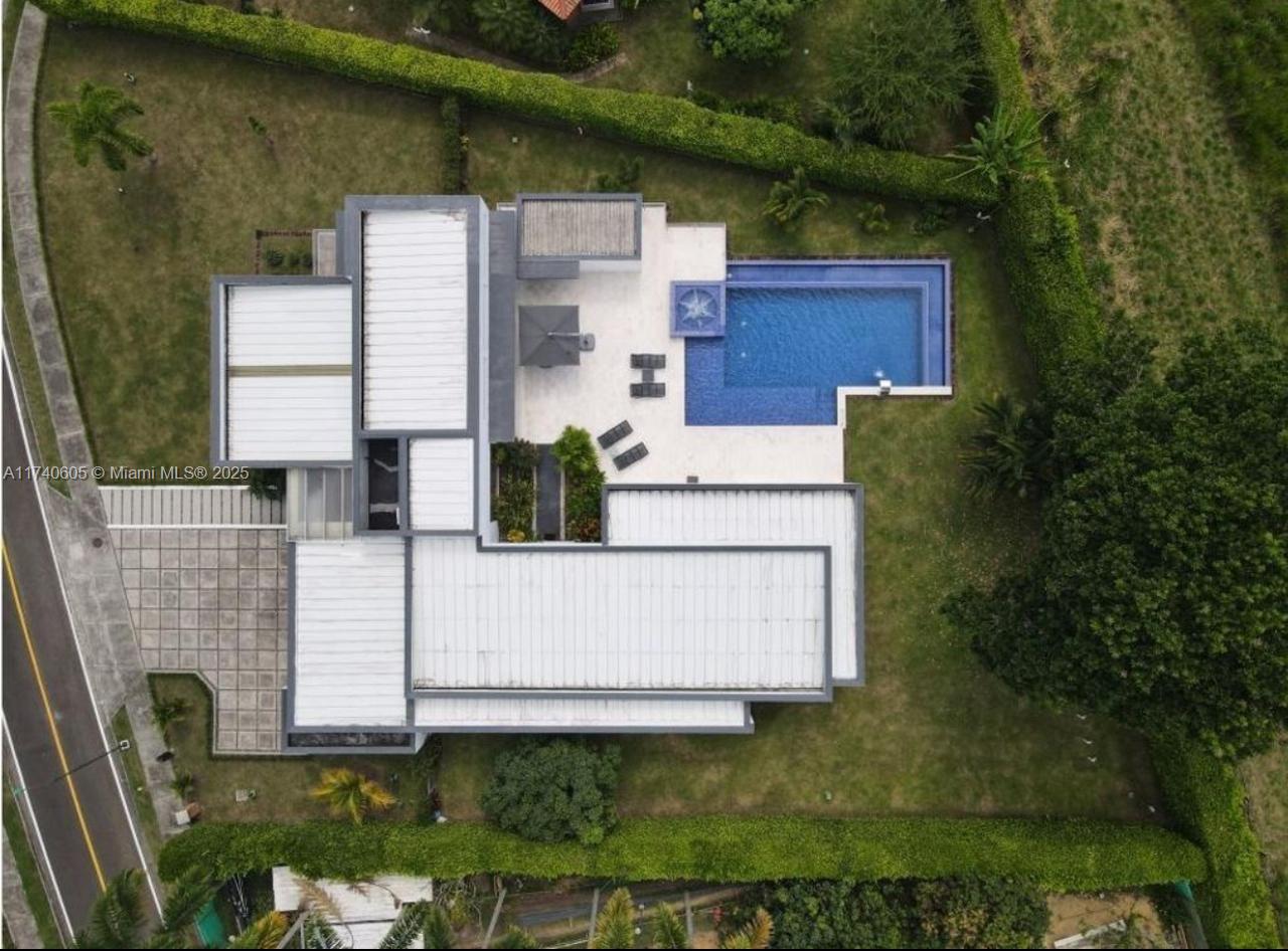 A11740605 Property Photo 10
