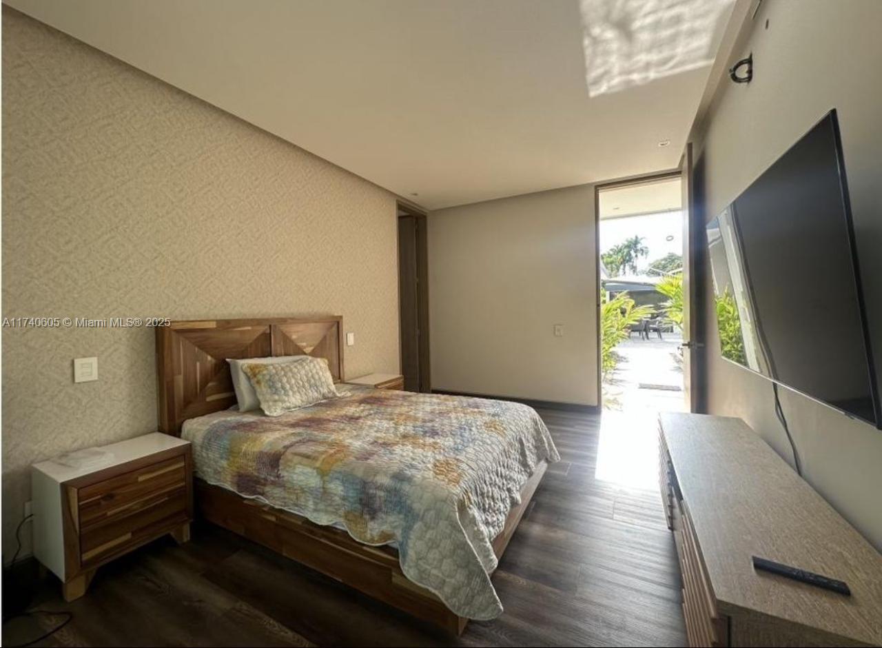 A11740605 Property Photo 11