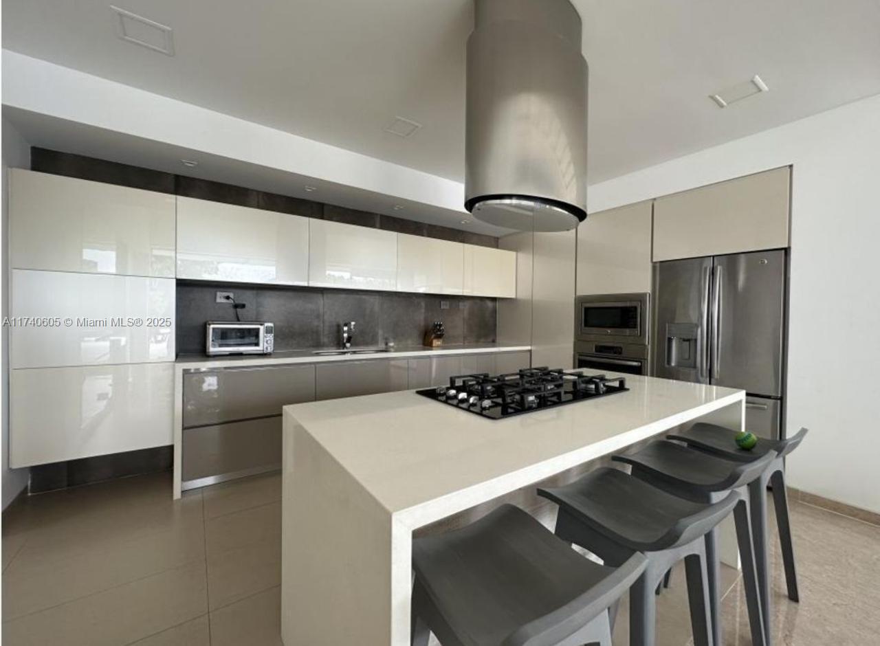A11740605 Property Photo 12