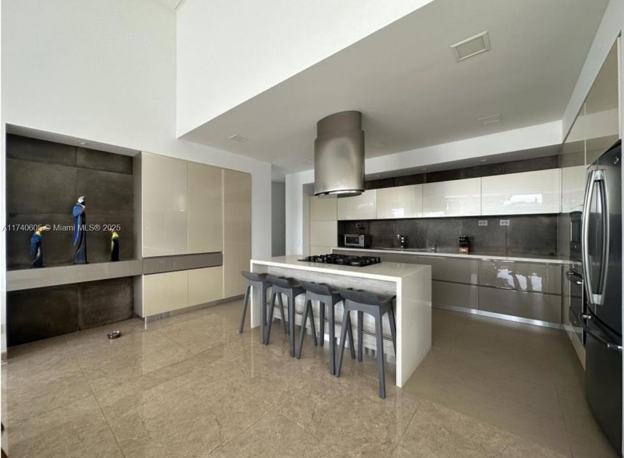 A11740605 Property Photo 14