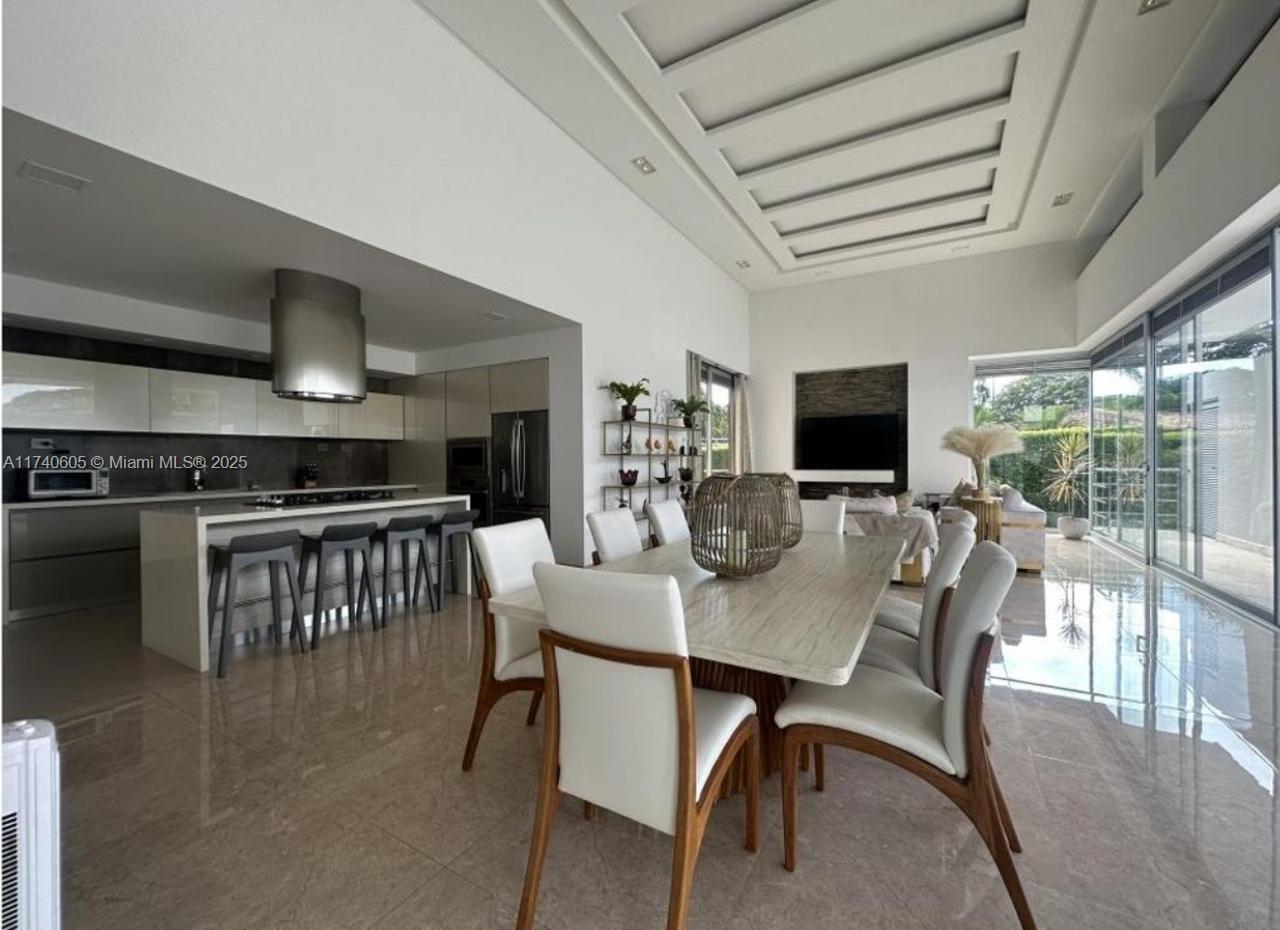 A11740605 Property Photo 15