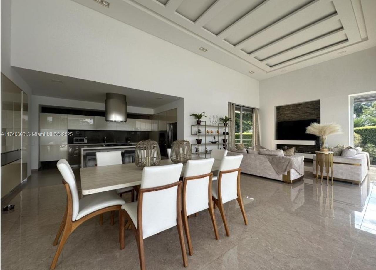 A11740605 Property Photo 16