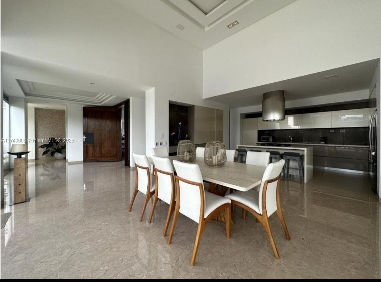 A11740605 Property Photo 17