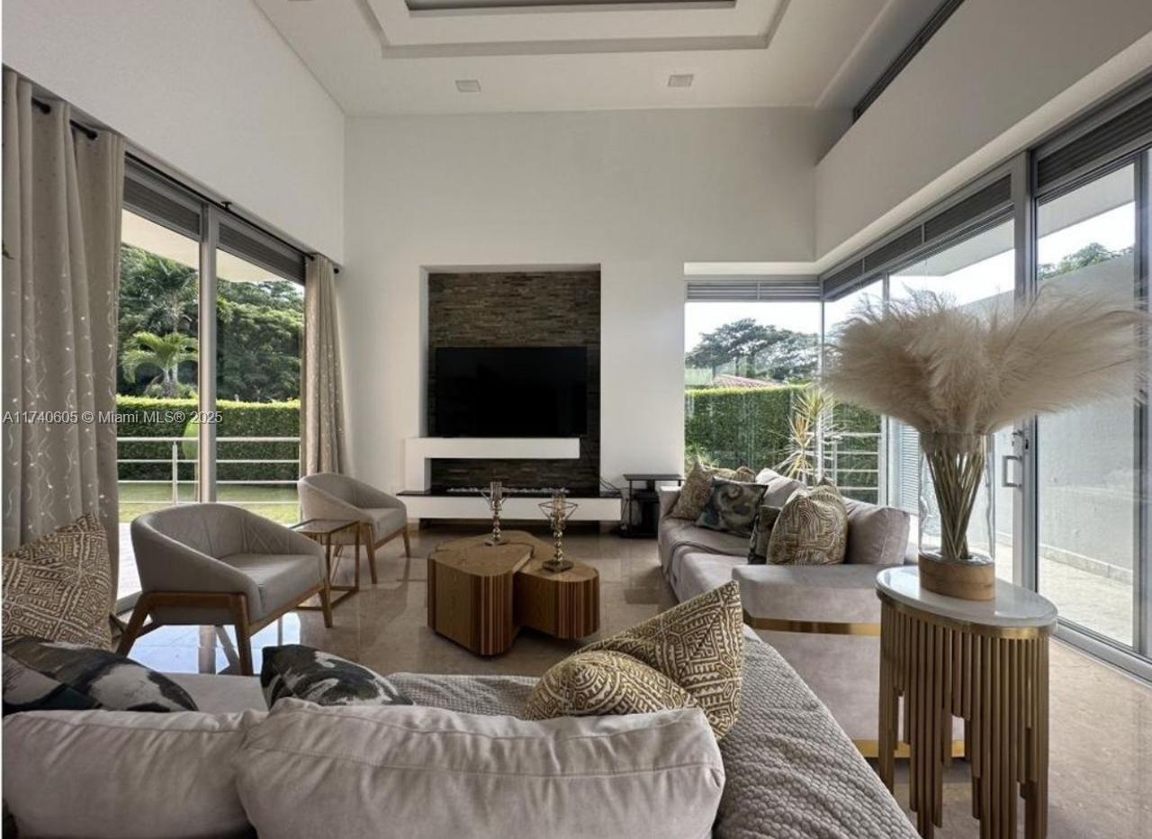A11740605 Property Photo 20