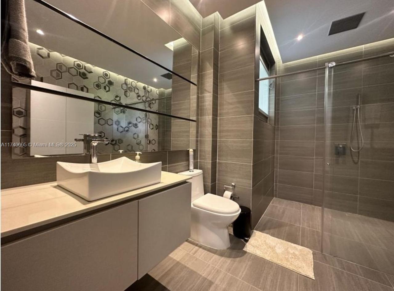 A11740605 Property Photo 21