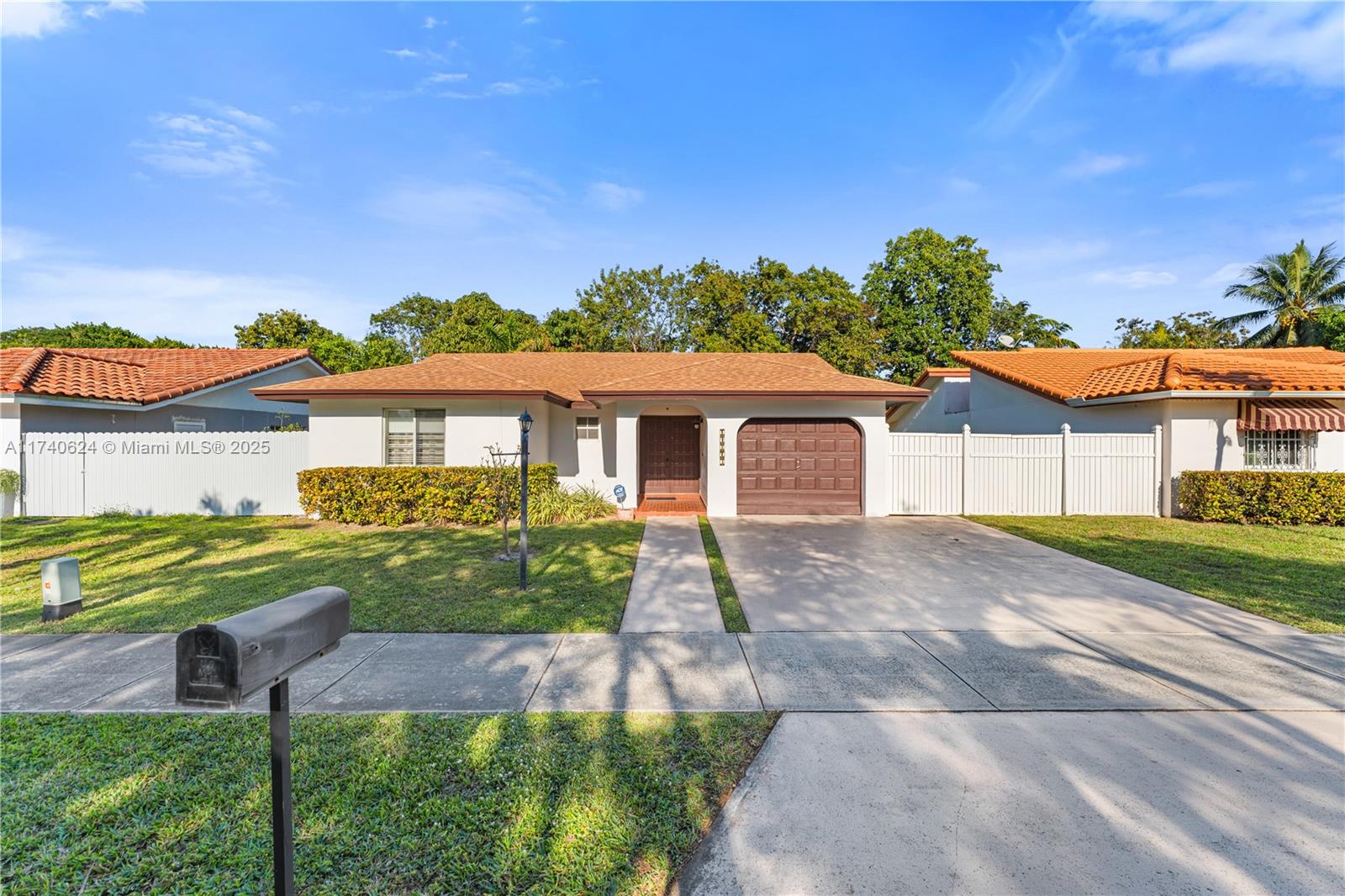 14213 Sw 100th Ln Property Photo 1