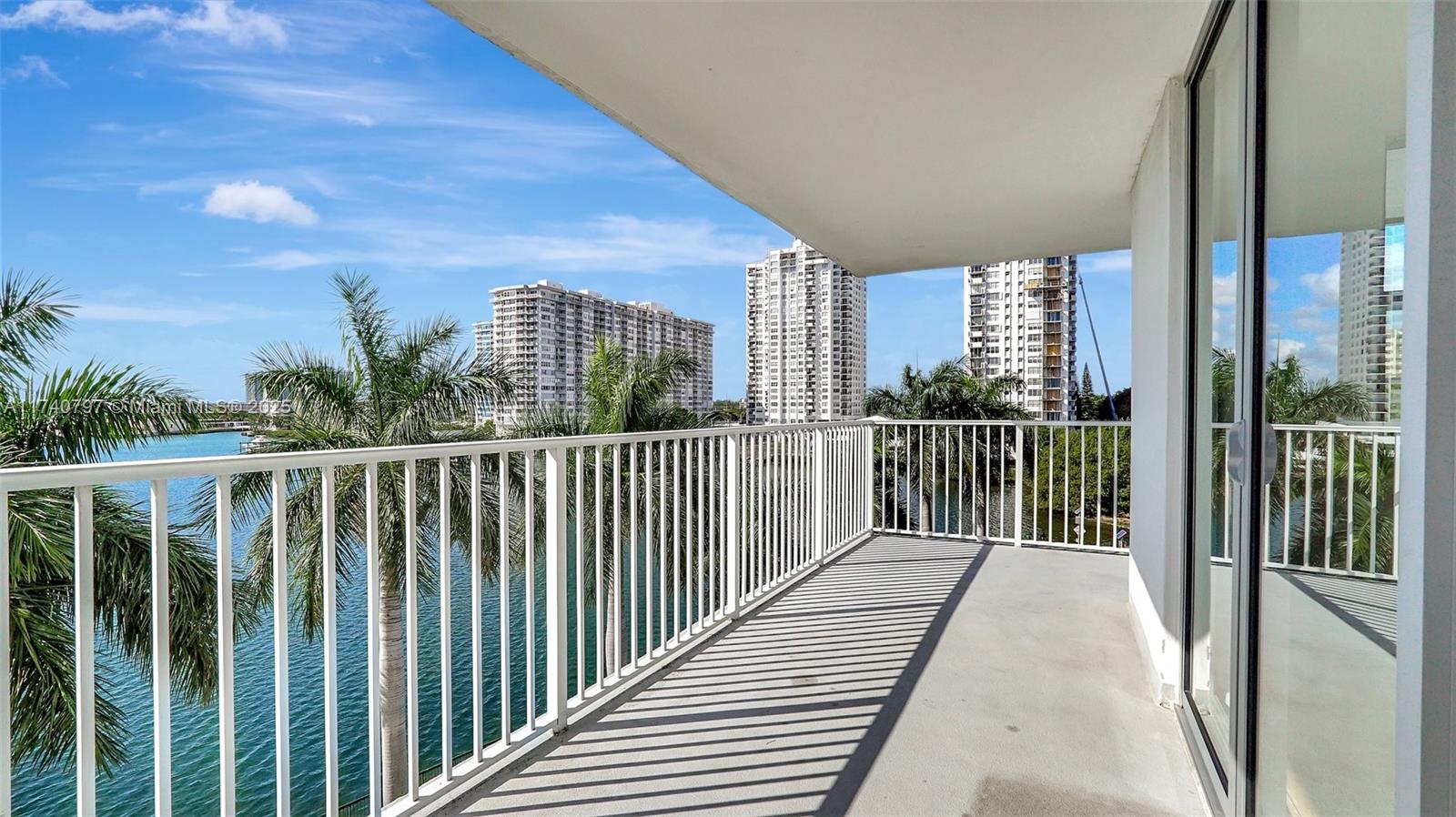 2801 Ne 183rd St 517w Property Photo 43