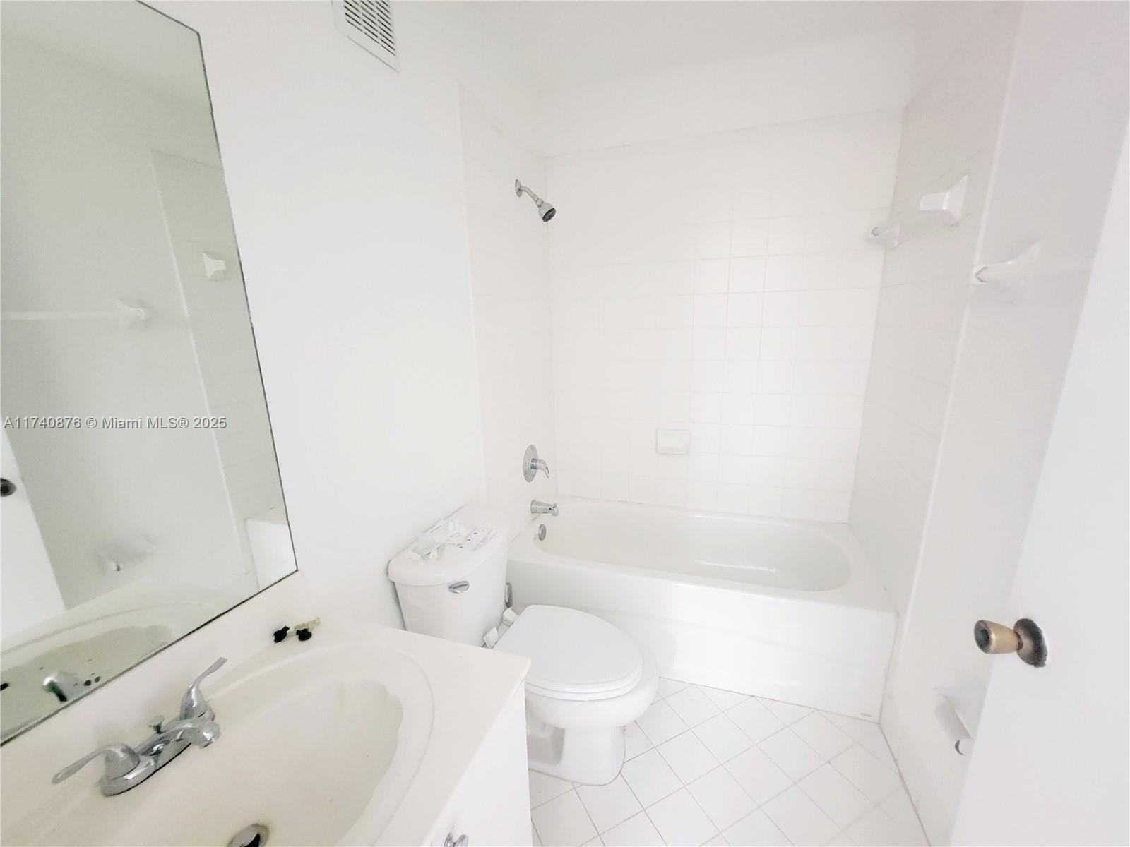 1240 Se 31st Ct 202-32 Property Photo 9