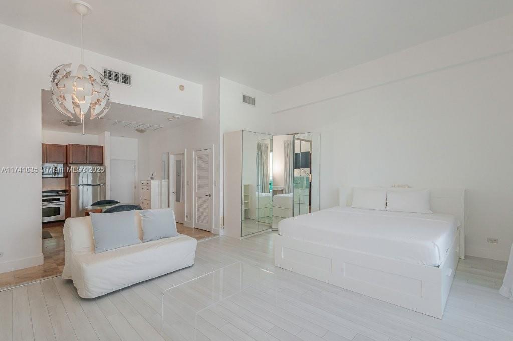 2301 Collins Ave 1629 Property Photo 12