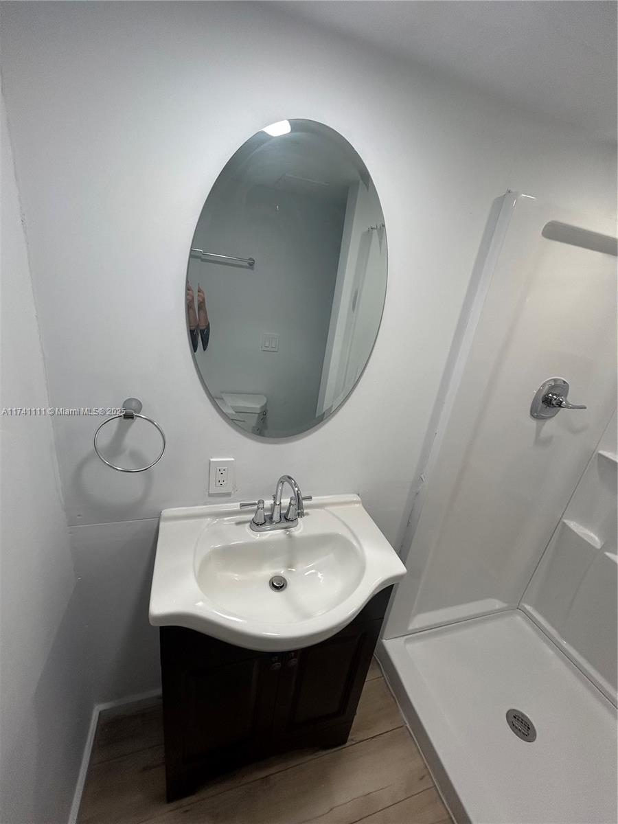 2225 Se 7th Pl B Property Photo 5