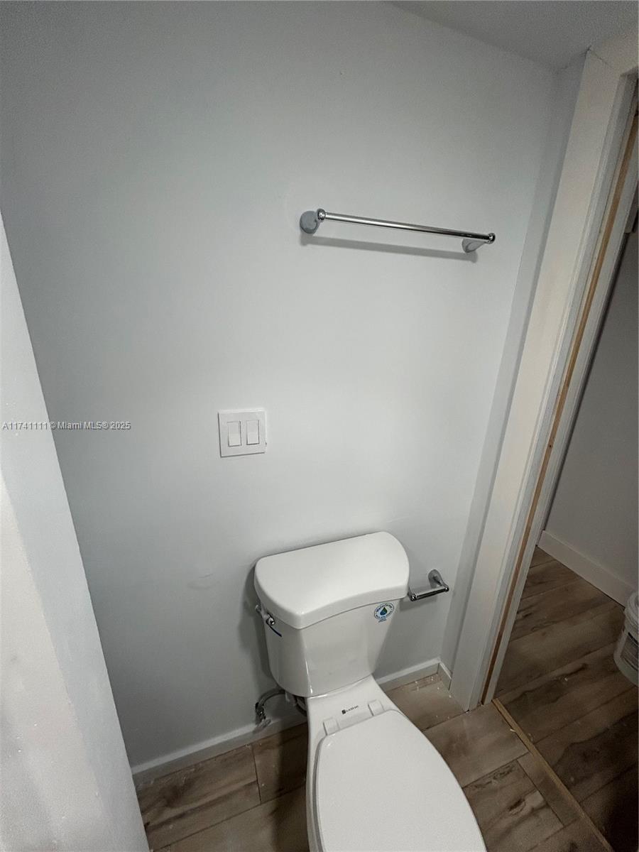 2225 Se 7th Pl B Property Photo 6