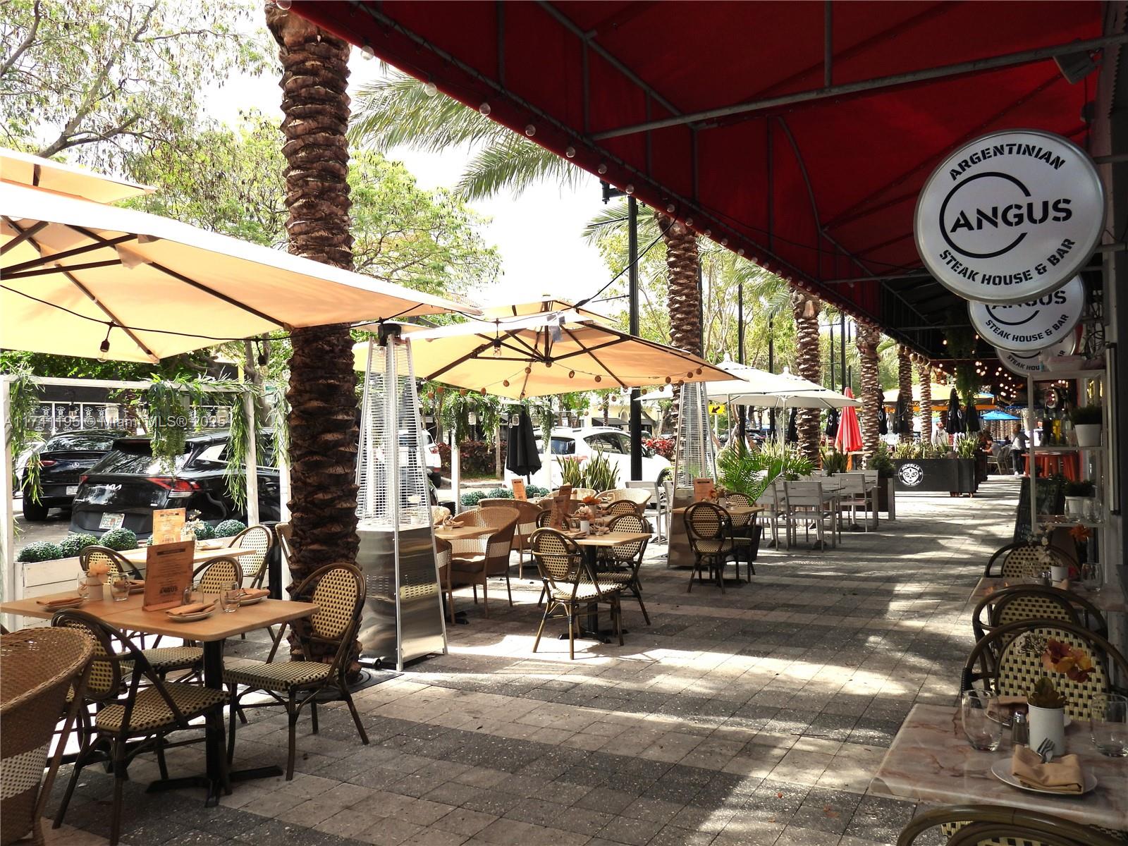 Hollywood Blvd Property Photo 2