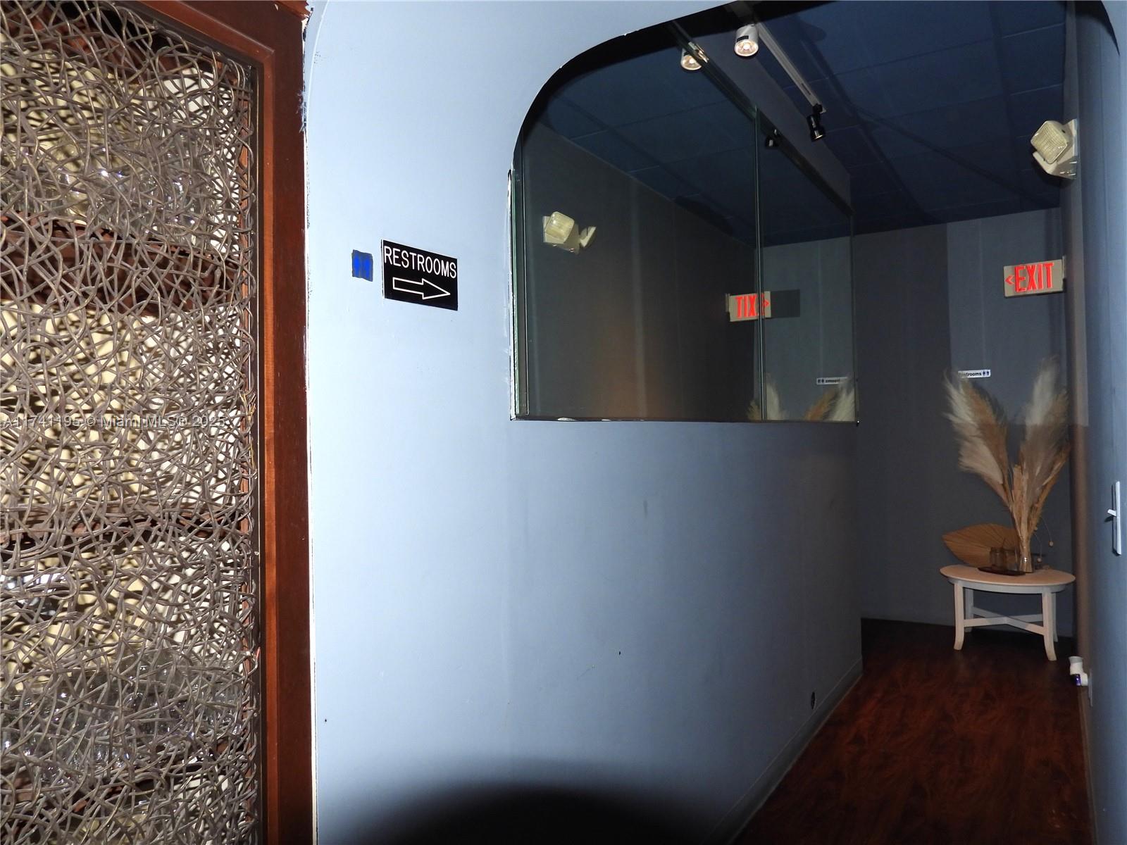 Hollywood Blvd Property Photo 26