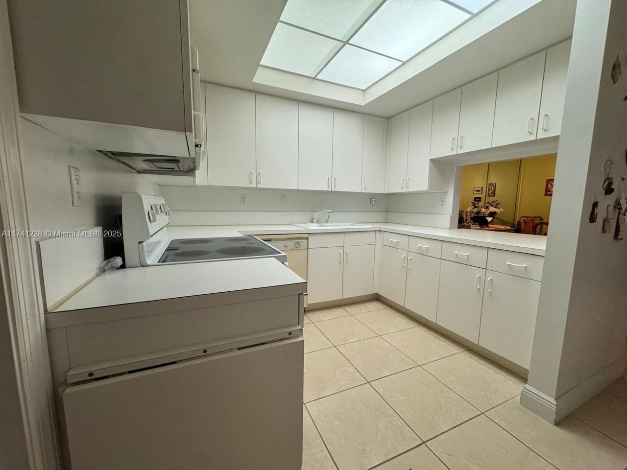 9755 Nw 52nd St 502 Property Photo 53