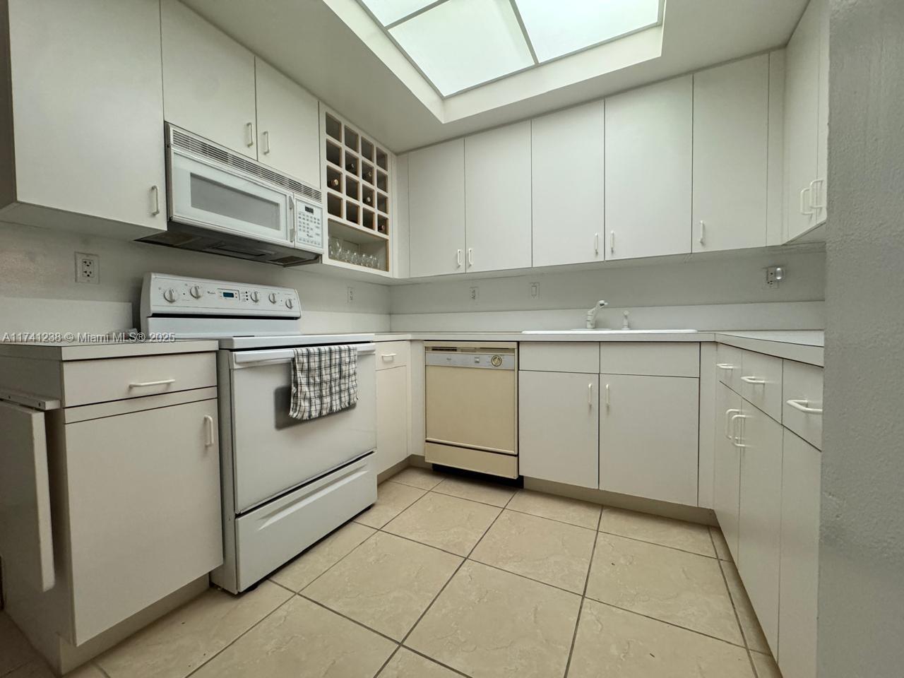 9755 Nw 52nd St 502 Property Photo 54