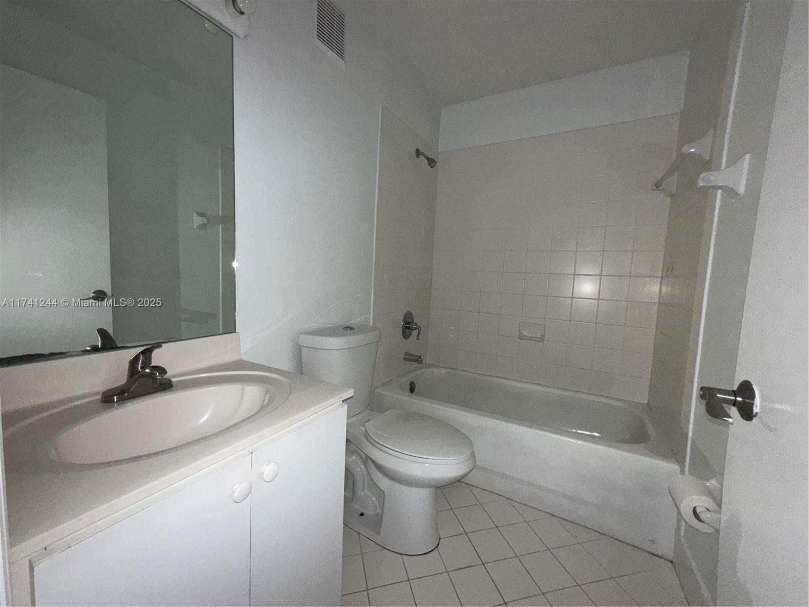 970 Ne 33rd Ter 201 Property Photo 7