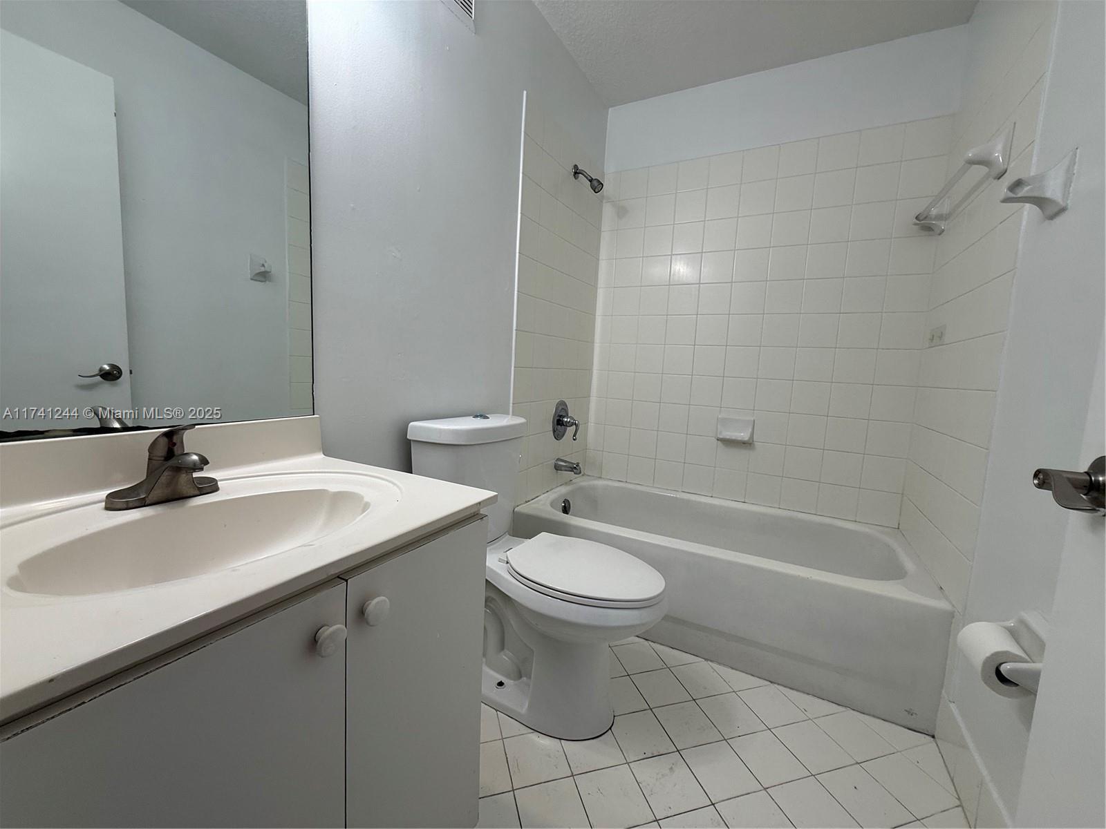 970 Ne 33rd Ter 201 Property Photo 9