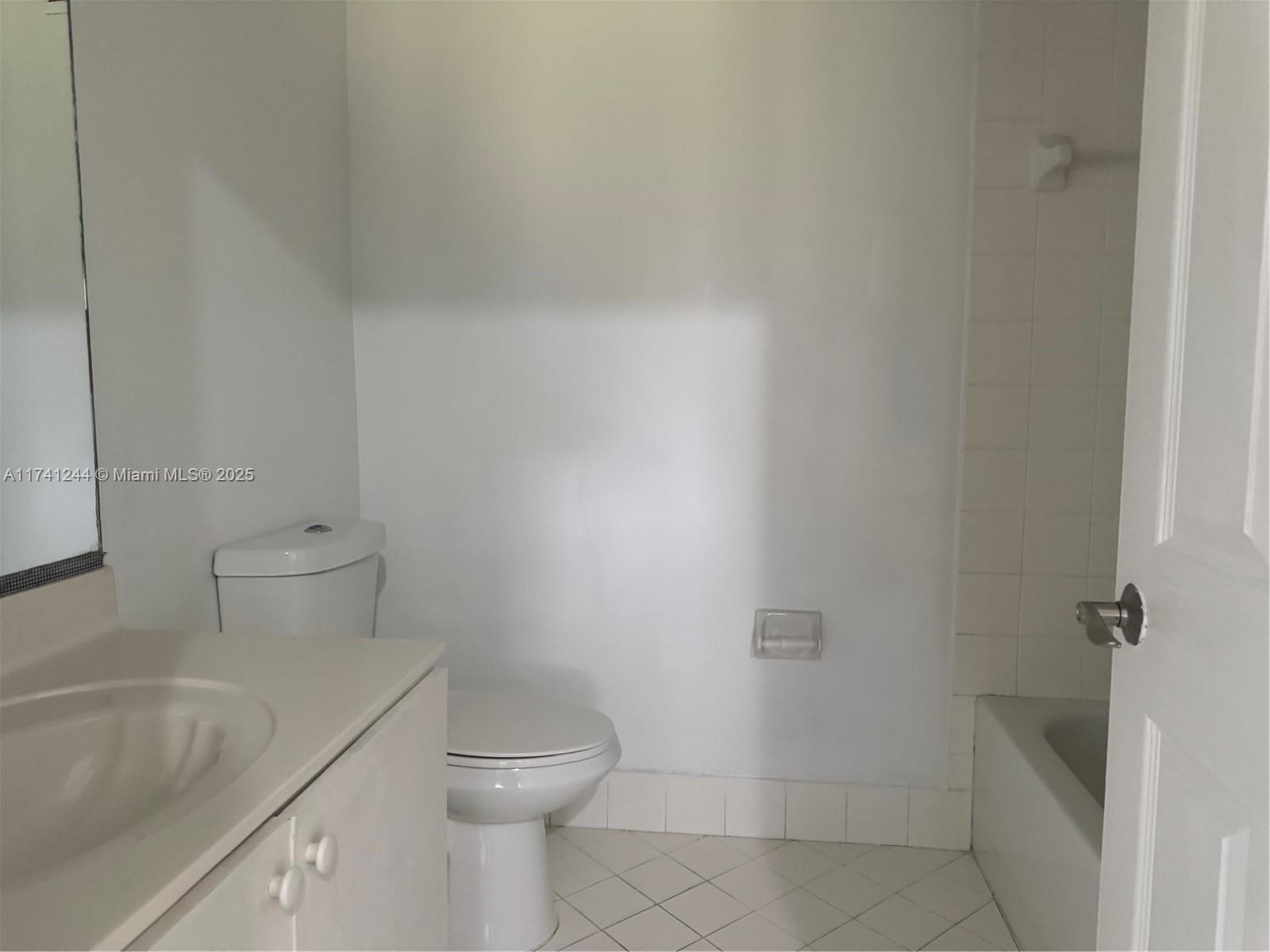 970 Ne 33rd Ter 201 Property Photo 12