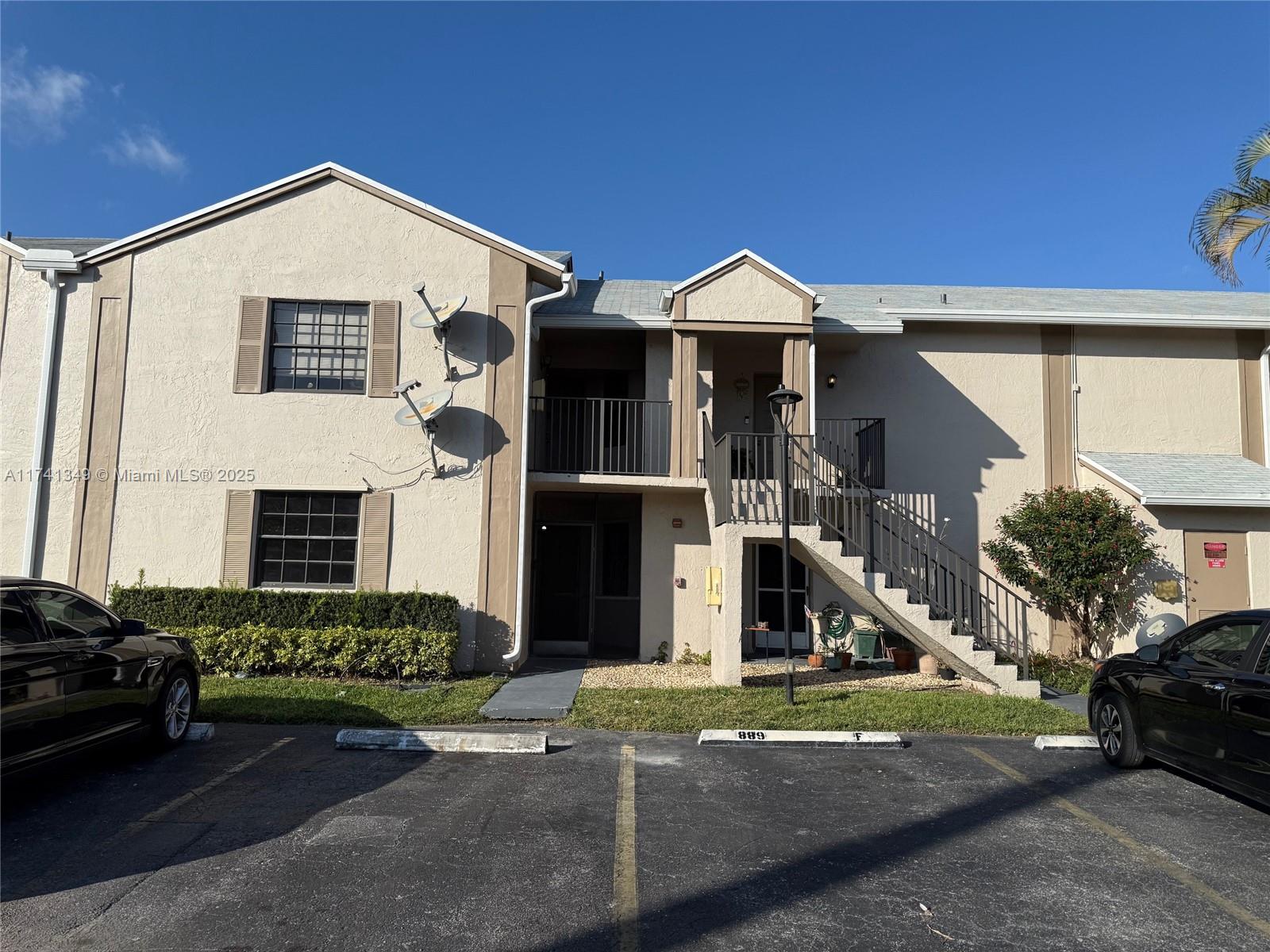 889 Hamilton Dr 889f Property Photo 1