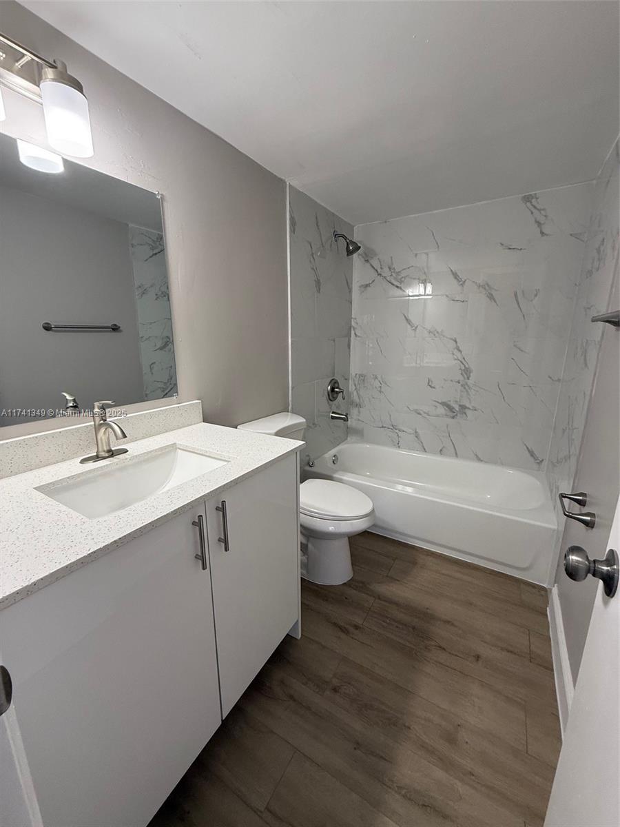 889 Hamilton Dr 889f Property Photo 8