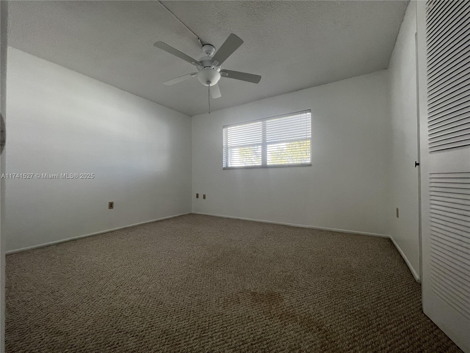 3750 Ne 170th St E-400 Property Photo 13