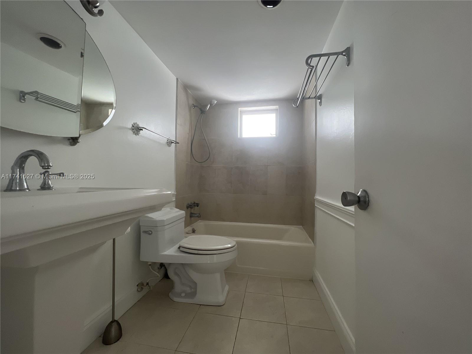 3750 Ne 170th St E-400 Property Photo 15