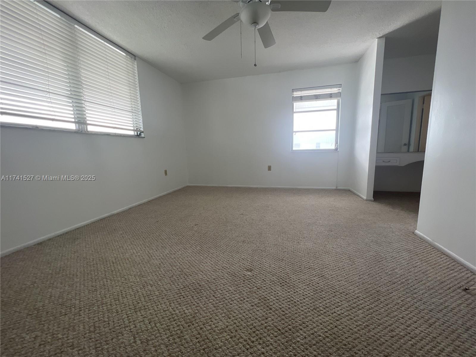 3750 Ne 170th St E-400 Property Photo 16