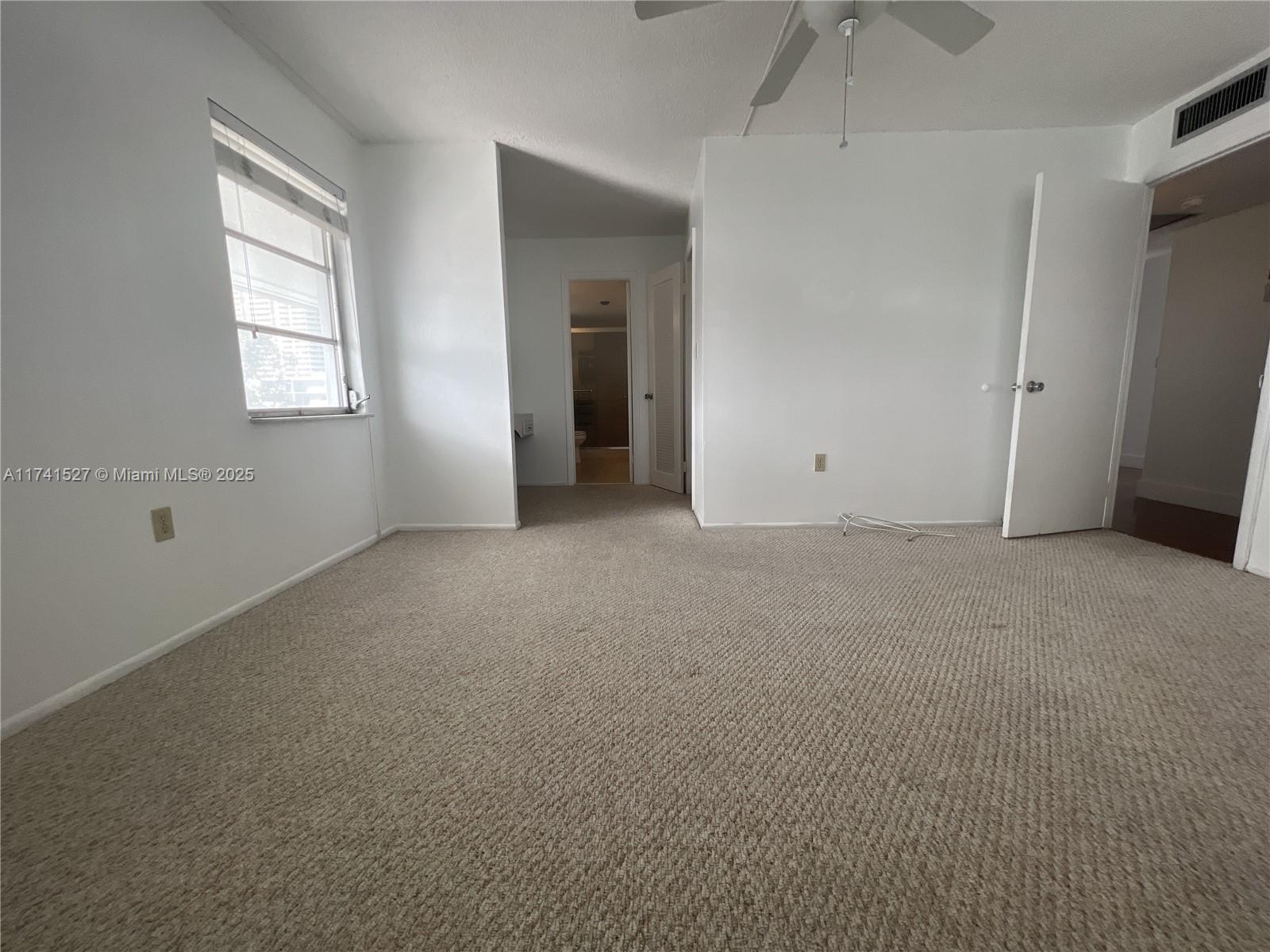 3750 Ne 170th St E-400 Property Photo 18