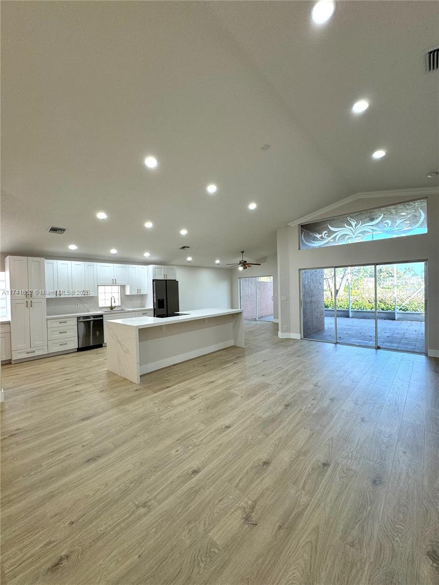 7633 Trapani Ln Property Photo 8