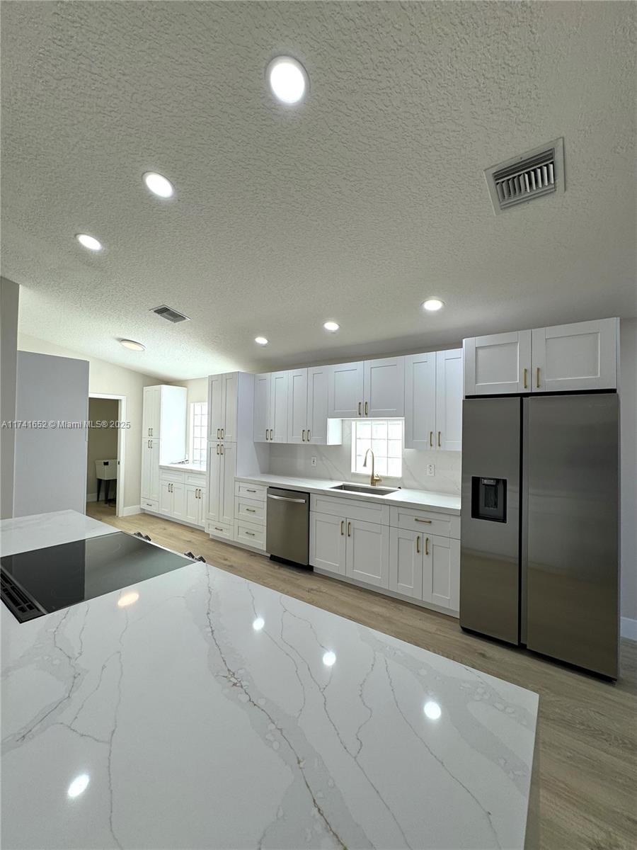 7633 Trapani Ln Property Photo 9