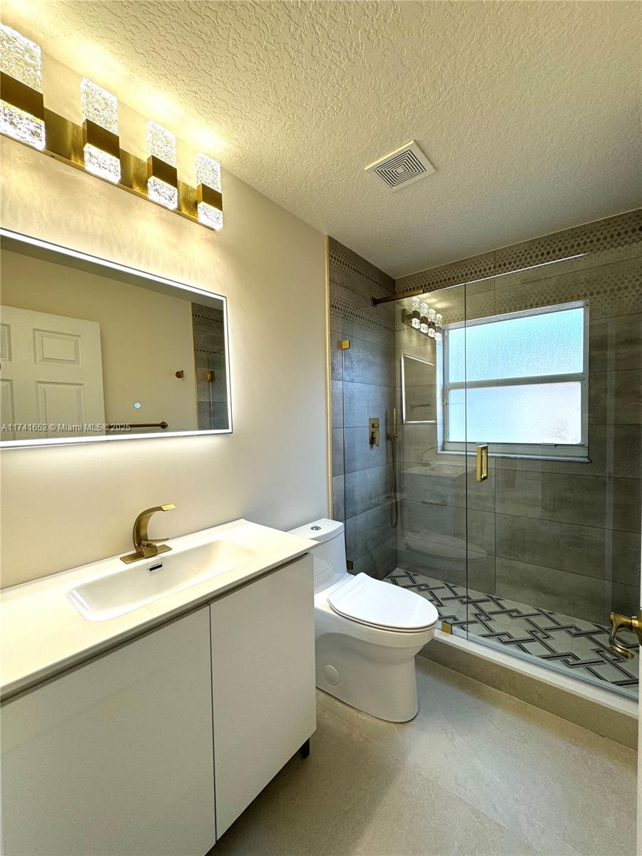 7633 Trapani Ln Property Photo 10