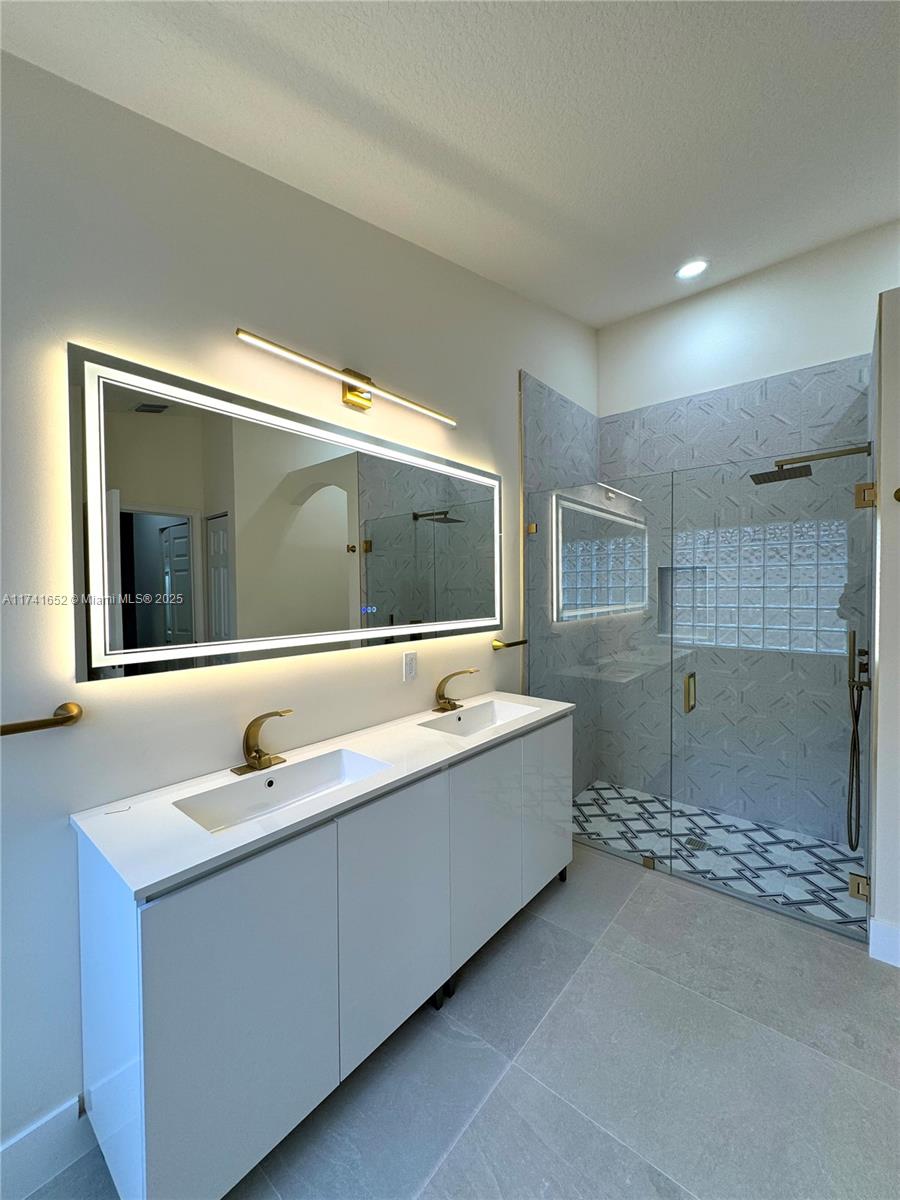 7633 Trapani Ln Property Photo 11