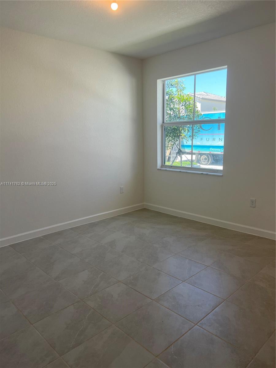 1727 Se 26th Ter Property Photo 11