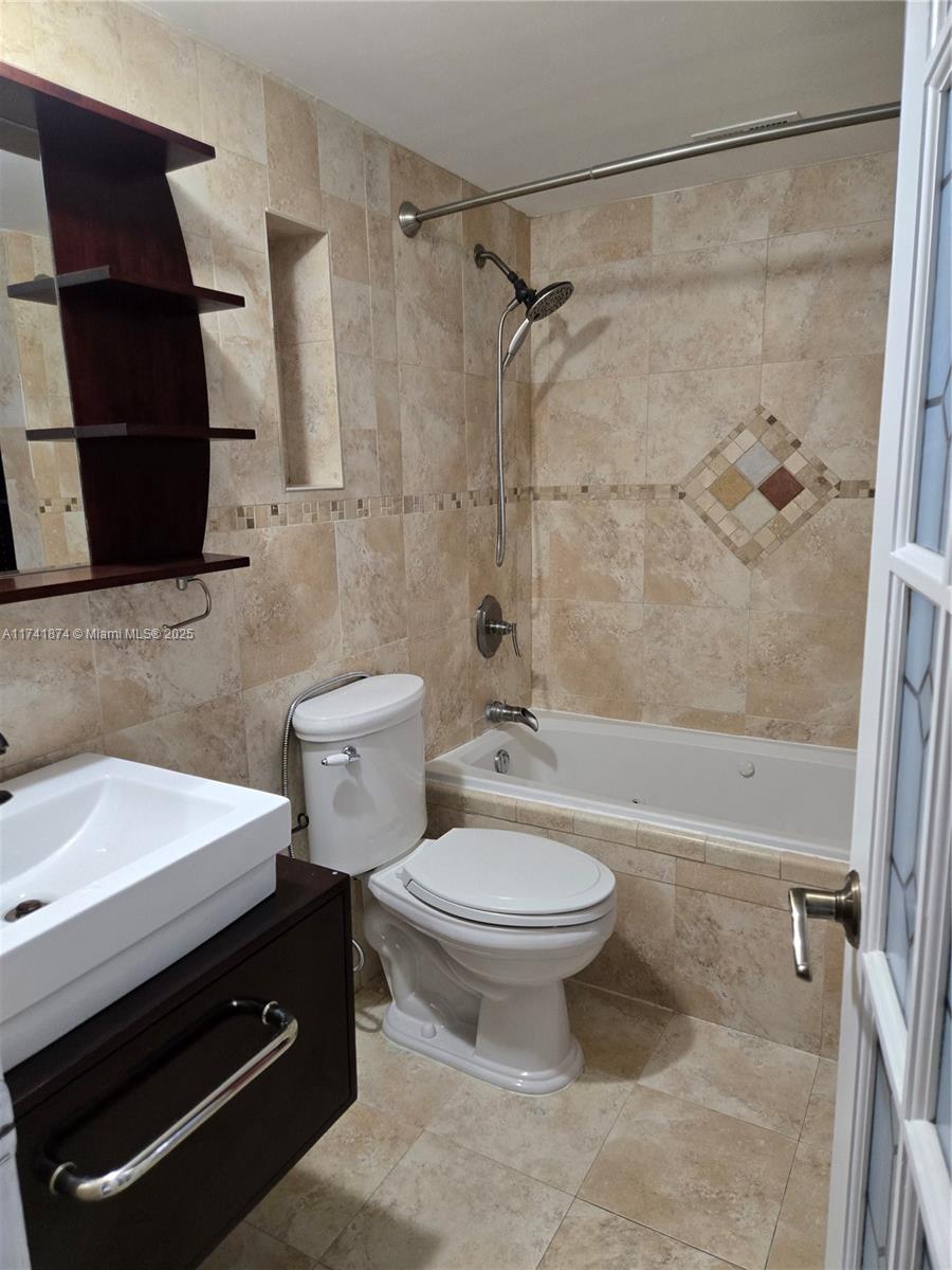 18810 Nw 57 Ave 307 Property Photo 7