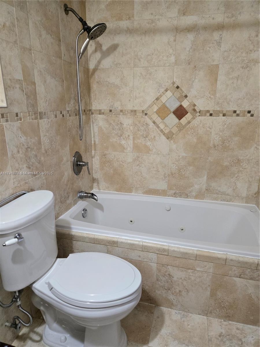18810 Nw 57 Ave 307 Property Photo 8