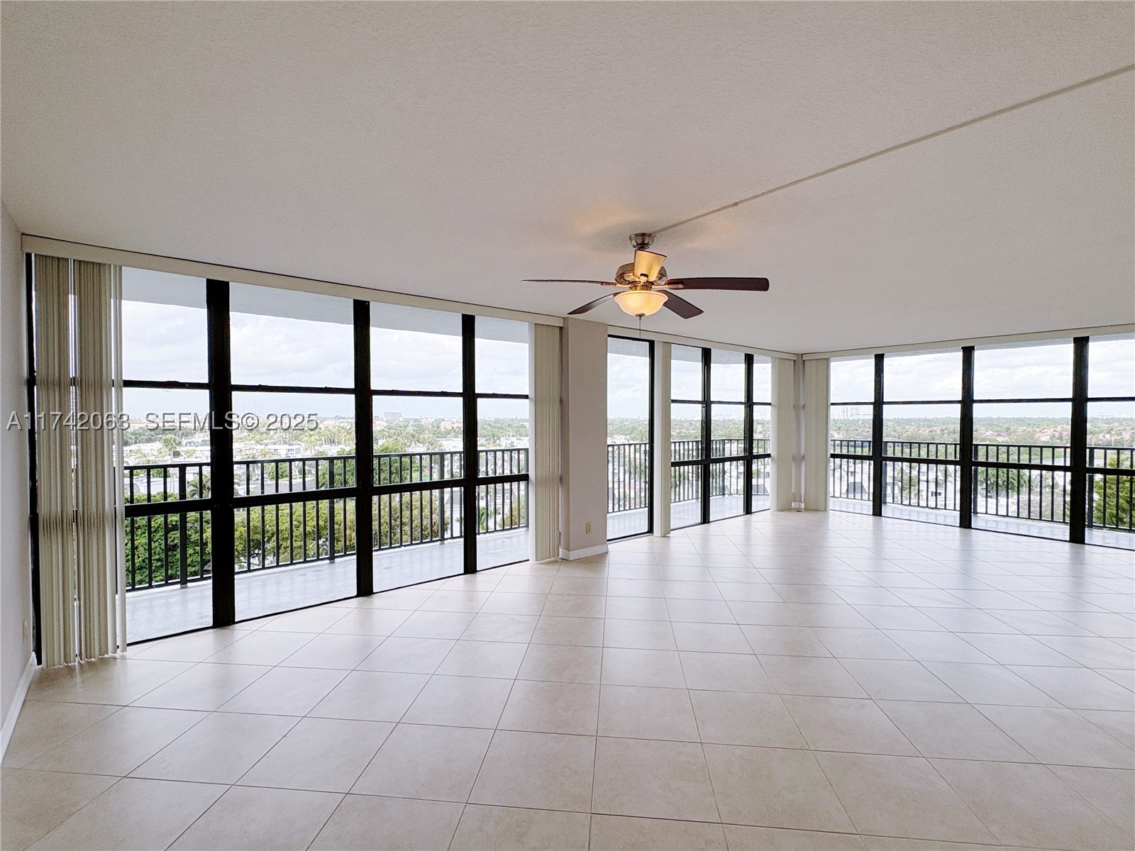 800 Parkview Dr 909 Property Photo 3