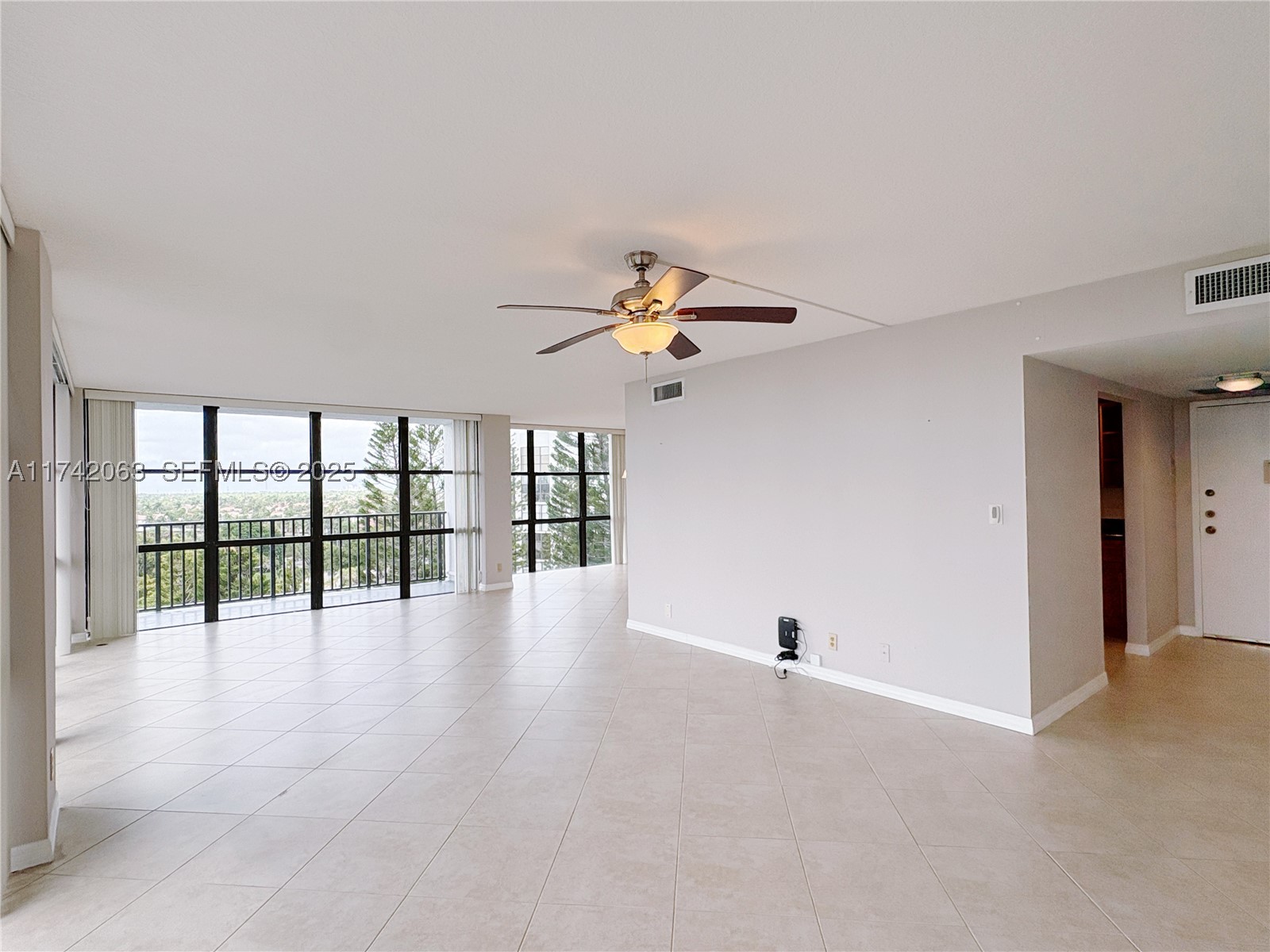 800 Parkview Dr 909 Property Photo 4